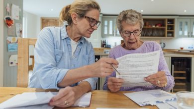When to help an aging parent with finances, and how to do it
