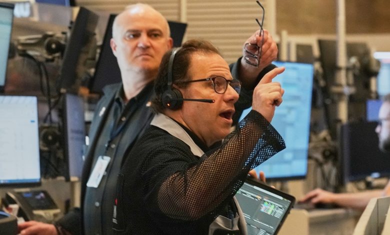 Wall Street hesitates and oil prices climb with uncertainty about the Strait of Hormuz