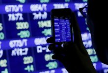Oil Surges, Stock Futures Dip Amid Renewed US-Iran Tensions