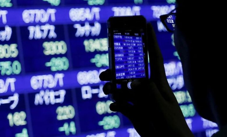 Oil Surges, Stock Futures Dip Amid Renewed US-Iran Tensions