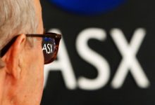 Banks and tech stocks lift Australian shares, but weekly fall looms