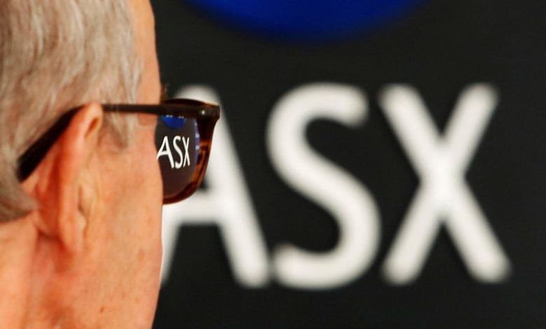 Banks and tech stocks lift Australian shares, but weekly fall looms Banks and tech stocks lift Australian shares, but weekly fall looms