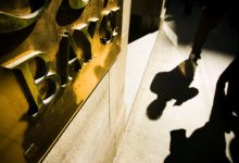 TSX edges up on US-Iran truce optimism, mining gains