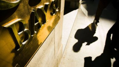 TSX edges up on US-Iran truce optimism, mining gains