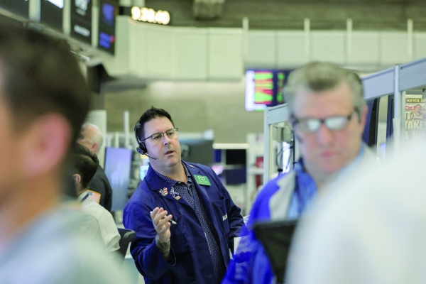 Oil tumbles, stocks gain on US-Iran deal hopes Oil tumbles, stocks gain on US-Iran deal hopes