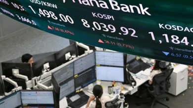 Oil falls, stocks waver as investors eye US-Iran talks