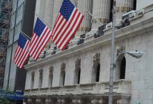 Stocks Settle Mixed on Tech Weakness and Inflation Pressures