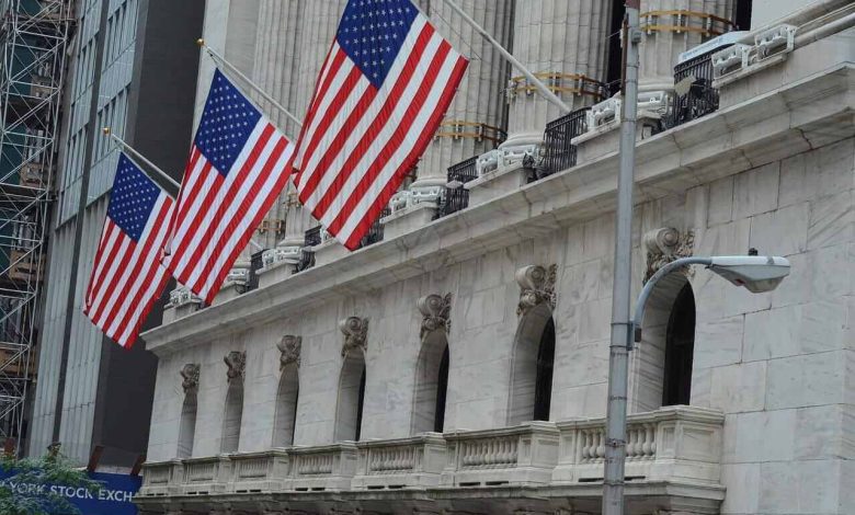 Stocks Settle Mixed on Tech Weakness and Inflation Pressures