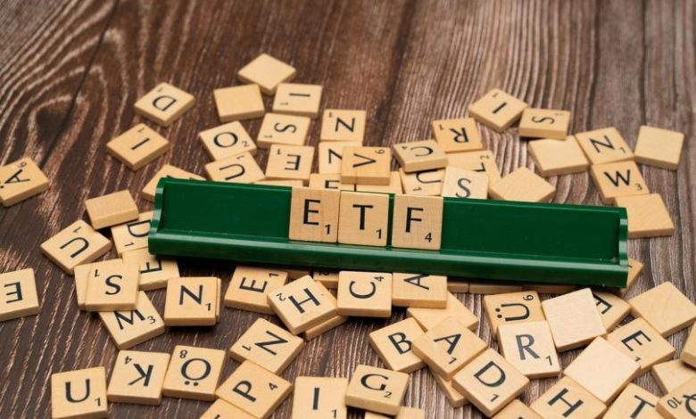 Bitcoin, ether, XRP, dogecoin lag a nine-week stocks rally as ETF demand cools Bitcoin, ether, XRP, dogecoin lag a nine-week stocks rally as ETF demand cools