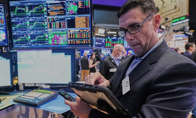 Apple leads Wall Street toward more records as oil prices pull back