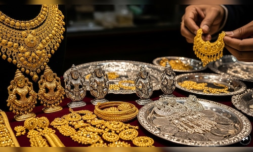 MCX silver falls over 0.8%, gold trades cautiously amid global volatility MCX silver falls over 0.8%, gold trades cautiously amid global volatility
