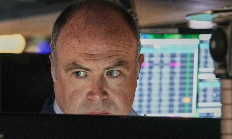 Apple leads Wall Street toward more records as oil prices pull back