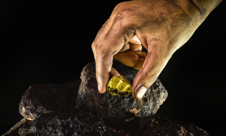 2 Mining Stocks to Buy in May