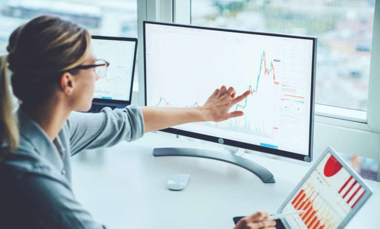 Nvidia vs Sandisk: Which Soaring Tech Stock Is the Better Buy Today?