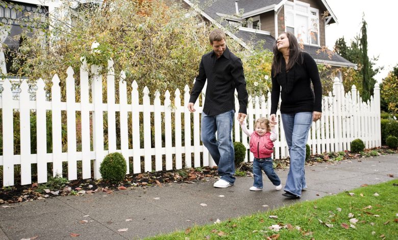 51% of U.S. adults say American Dream is out of reach for most: CNBC survey