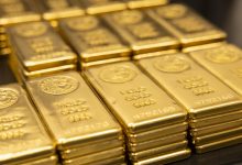Gold falls as new U.S-Iran strikes boost oil, Fed rate-hike bets weigh