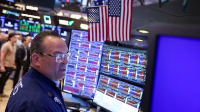 Treasury yields edge lower as energy prices slide