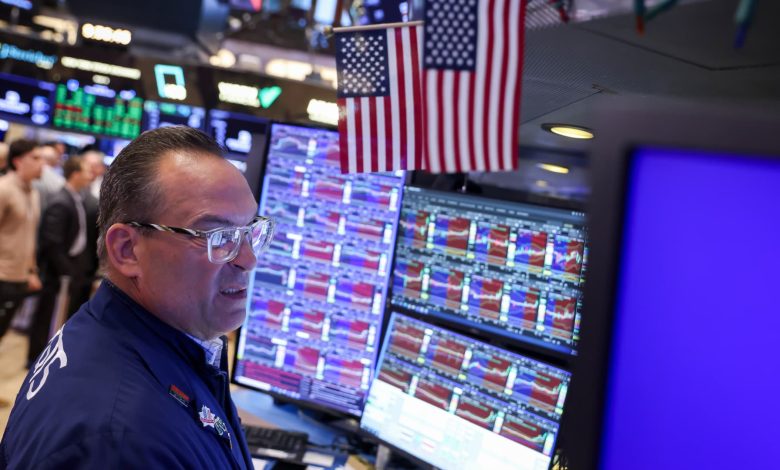 Treasury yields edge lower as energy prices slide