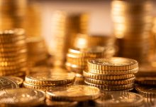 Gold tumbles below ,000 over worries of Fed rate hikes