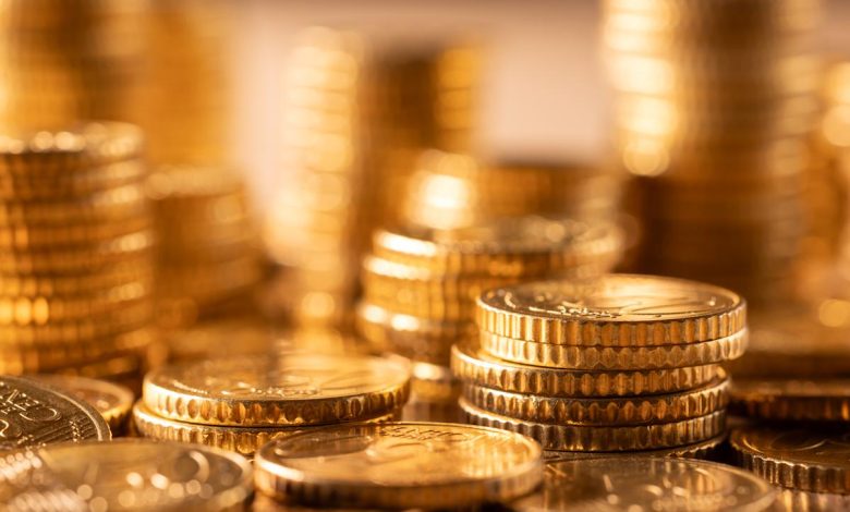 Gold tumbles below ,000 over worries of Fed rate hikes