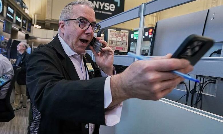 Market mixed as oil prices ease, tech stocks sink | The Arkansas Democrat-Gazette