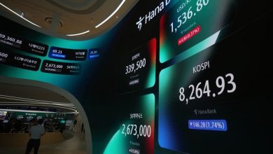 Asian shares are mixed as tech stocks in Japan and South Korea extend losses