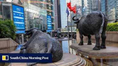 Hong Kong stocks struggle as mainland China markets ride AI wave