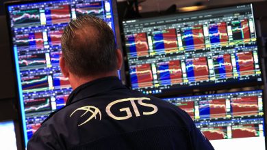 Nasdaq 100 slides 4.8% as traders dump tech stocks