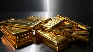Gold heads for steepest quarterly decline in 13 years