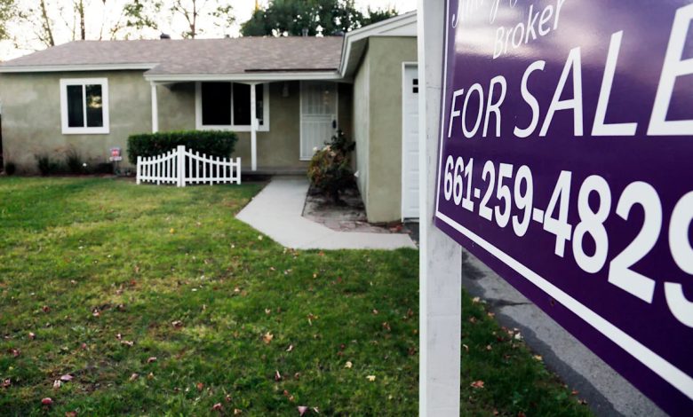 Mortgage rates little changed this week, but falling oil prices could help them go lower