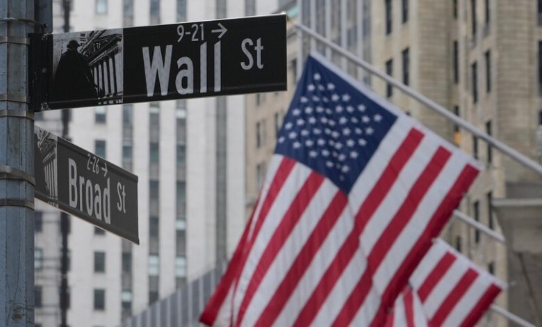 US stocks close day in red as tech shares down sharply