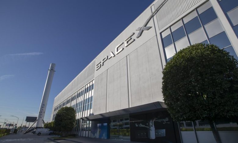 SpaceX bankers kick off marketing for bond sale
