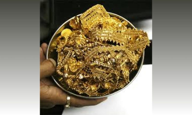 Gold Hits 2-Week High, Silver Rebounds on Firm Global Cues: Rediff Moneynews