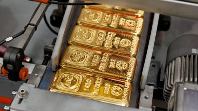 Gold wavers as investors weigh US strikes on Iran, await Fed minutes
