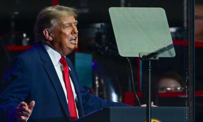 Trump teleprompter operator allegedly made Kalshi bets on his statements Trump teleprompter operator allegedly made Kalshi bets on his statements