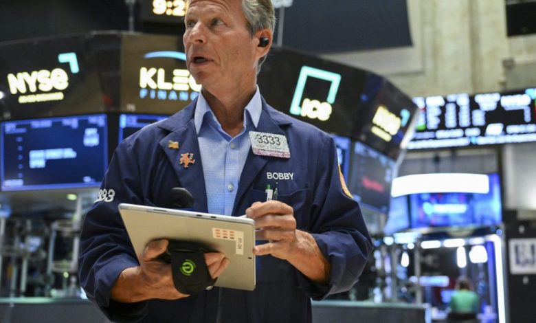 Dow drops over 1,100 points as sinking tech stocks combine with jumping oil prices to drag markets down Dow drops over 1,100 points as sinking tech stocks combine with jumping oil prices to drag markets down