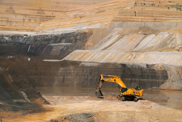 Equinox Gold Sells Versamet Stake for CA0M as Gold Market Holds Firm