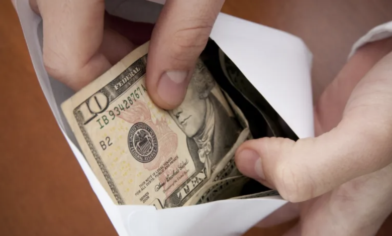 Cash Stuffing Brings Grandma’s Budgeting Back for Gen Z Cash Stuffing Brings Grandma’s Budgeting Back for Gen Z