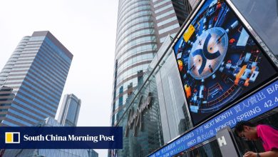 Zhongji Innolight shares fall on Hong Kong debut amid global AI sell-off Zhongji Innolight shares fall on Hong Kong debut amid global AI sell-off