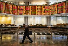 Stocks mostly rise as beaten-down tech stocks enjoy bounce
