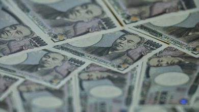 Tech bounce lifts Asia stocks, oil extends gains on US-Iran fears