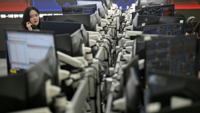 Stock markets diverge as tech recovery stutters