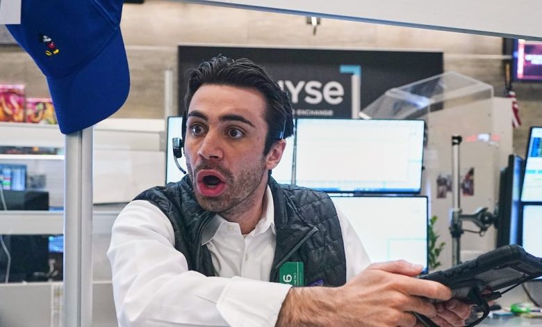 Stocks waver on Wall Street while crude oil prices fall for the first time in a week Stocks waver on Wall Street while crude oil prices fall for the first time in a week
