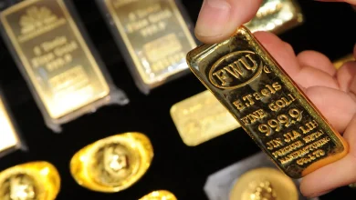 Gold prices are declining in global markets.