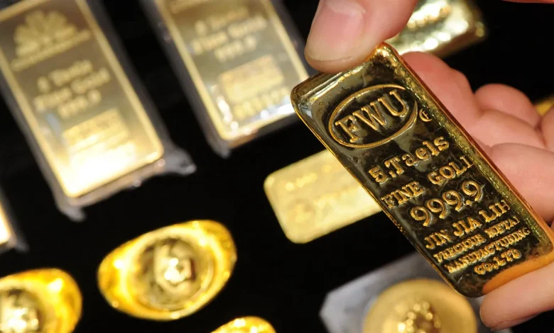 Gold prices are declining in global markets. Gold prices are declining in global markets.