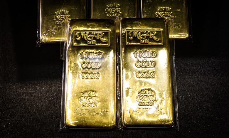 Gold rises on softer dollar, fading Fed hike expectations Gold rises on softer dollar, fading Fed hike expectations