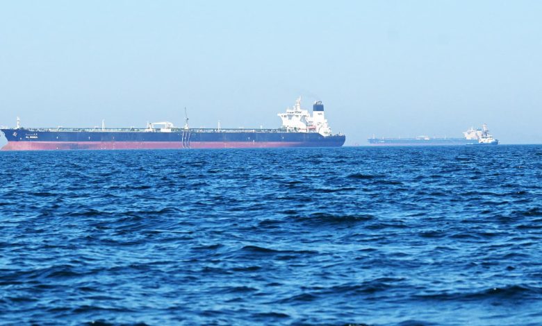 Oil rises following news of spill near Oman amid worries over supply Oil rises following news of spill near Oman amid worries over supply