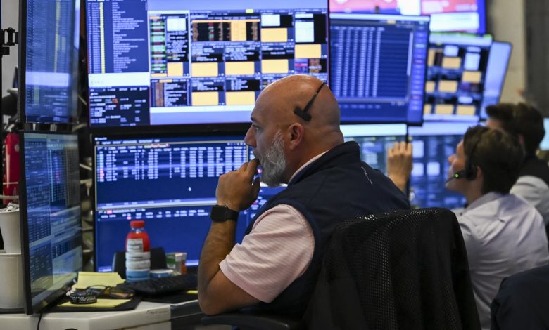 Treasury yields edge lower as investors look ahead to latest FOMC minutes Treasury yields edge lower as investors look ahead to latest FOMC minutes