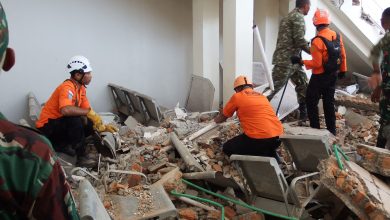 Twenty dead after Indonesia’s magnitude-7.7 earthquake, rescuers say Twenty dead after Indonesia’s magnitude-7.7 earthquake, rescuers say