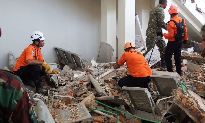 Twenty dead after Indonesia’s magnitude-7.7 earthquake, rescuers say Twenty dead after Indonesia’s magnitude-7.7 earthquake, rescuers say